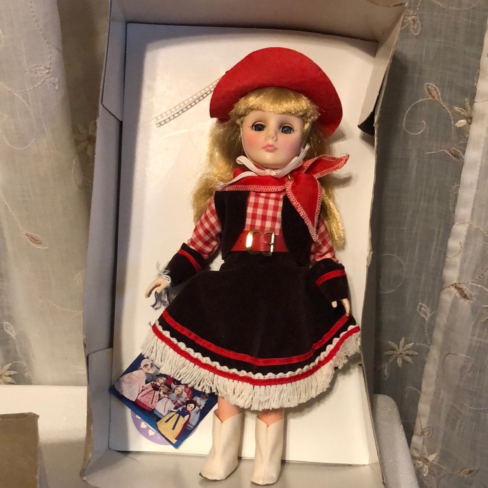 Vintage Wonderful World of Effanbee Doll Miss USA